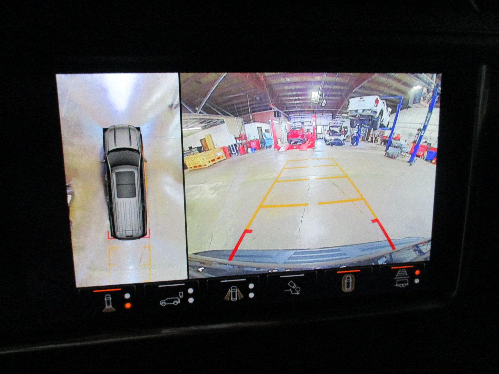 Certified 2024 GMC Yukon Denali w/ Advanced Technology Package AWD/4WD image 32