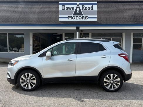 Used 2019 Buick Encore Preferred FWD image 2