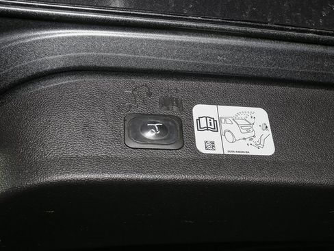 Used 2019 Ford Escape Titanium image 12