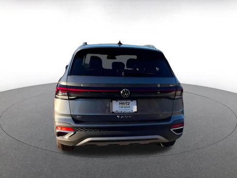 Used 2025 Volkswagen Taos SE image 11