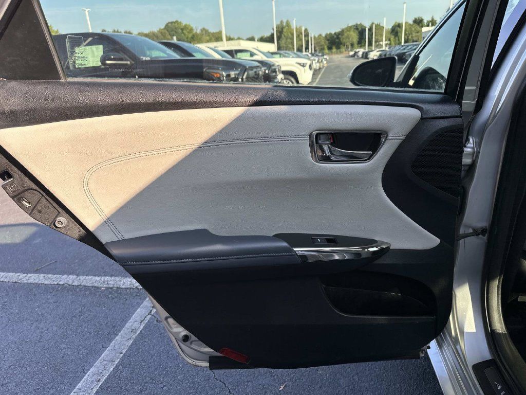 Used 2013 Toyota Avalon Limited FWD image 12