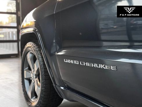Used 2014 Jeep Grand Cherokee Overland AWD/4WD image 9