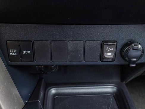 Used 2014 Toyota RAV4 XLE w/ Preferred Accessory Package AWD/4WD image 11