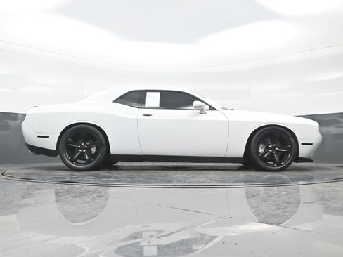 Used 2017 Dodge Challenger R/T image 26