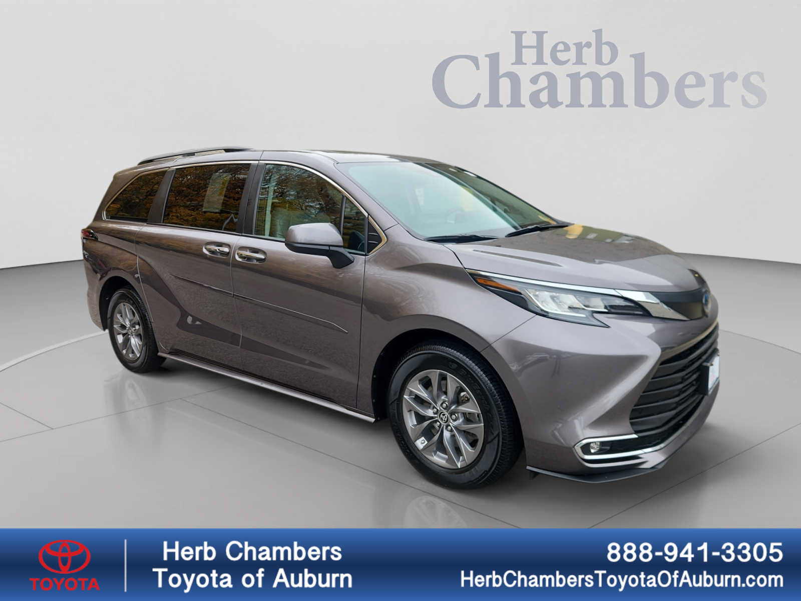 Used 2022 Toyota Sienna XLE AWD/4WD image 1