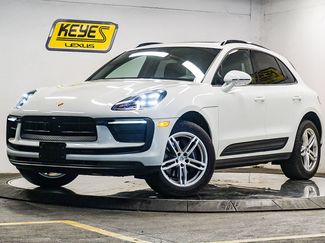 Used 2025 Porsche Macan AWD/4WD video 1