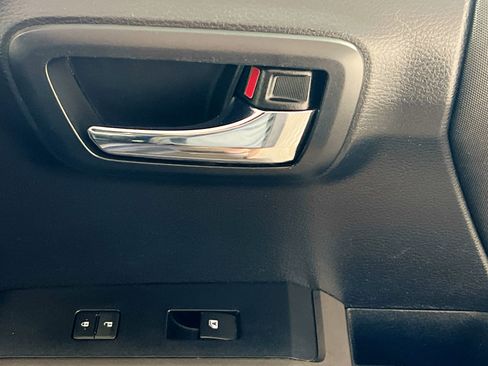 Used 2019 Toyota Tacoma TRD Sport image 32