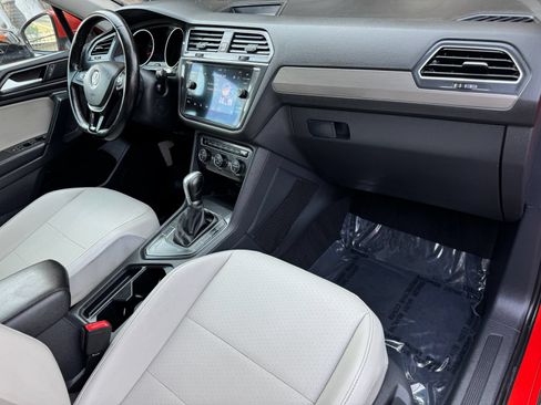 Used 2019 Volkswagen Tiguan SE FWD image 23