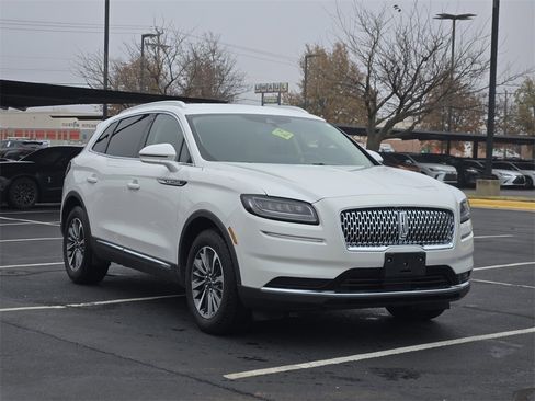 Used 2023 Lincoln Nautilus FWD w/ Premium Package image 3