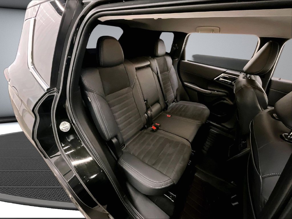 Used 2023 Mitsubishi Outlander SE AWD/4WD image 25