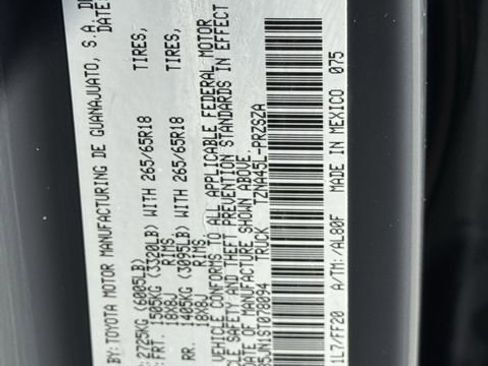 Certified 2025 Toyota Tacoma SR5 AWD/4WD image 31