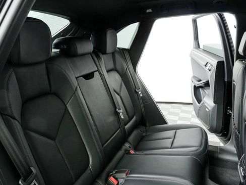 Certified 2026 Porsche Macan AWD/4WD image 23