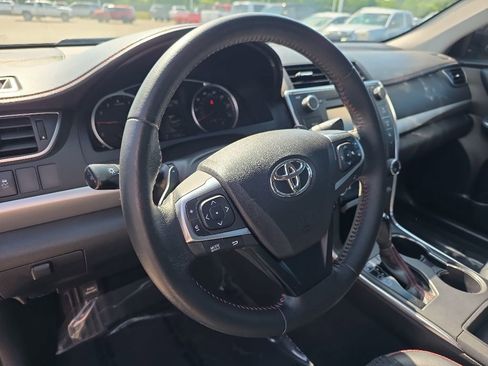 Used 2015 Toyota Camry SE FWD image 9