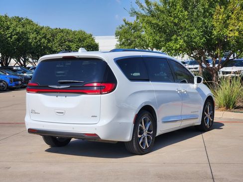 Used 2021 Chrysler Pacifica Pinnacle AWD/4WD image 4
