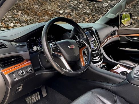 Used 2017 Cadillac Escalade Premium Luxury w/ LPO, Radiant Package image 12