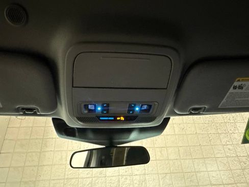 Used 2023 Ford Explorer XLT AWD/4WD image 28