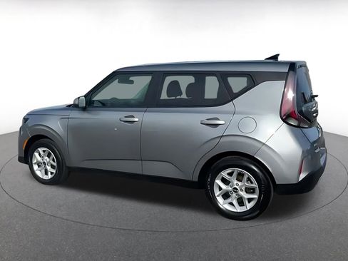 Used 2025 Kia Soul LX w/ LX Technology Package image 9