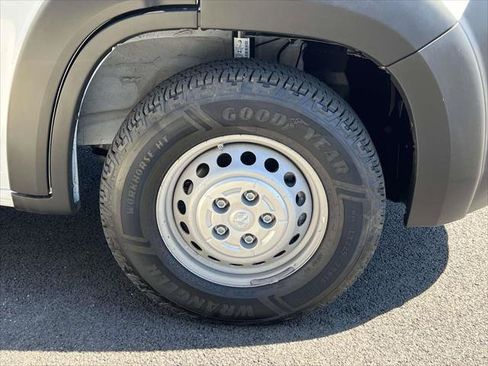 Used 2025 RAM ProMaster 2500 w/ Convenience Group FWD image 7