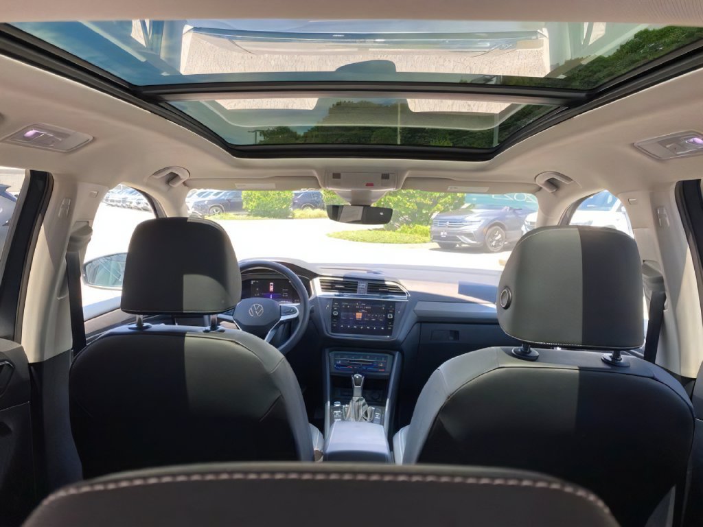 Used 2023 Volkswagen Tiguan SE w/ Panoramic Sunroof Package AWD/4WD image 23