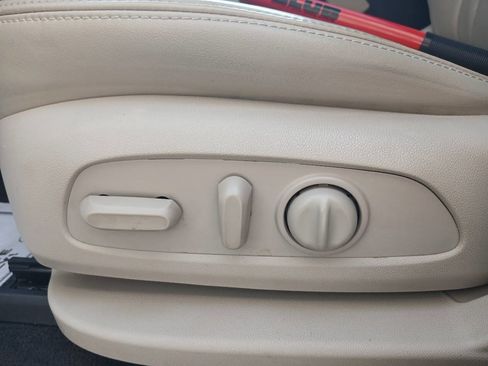 Used 2019 Buick Enclave Essence FWD image 11
