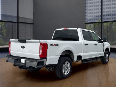 Used 2025 Ford F250 XLT AWD/4WD image 5