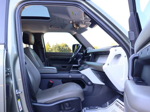 Used 2020 Land Rover Defender 110 HSE image 19