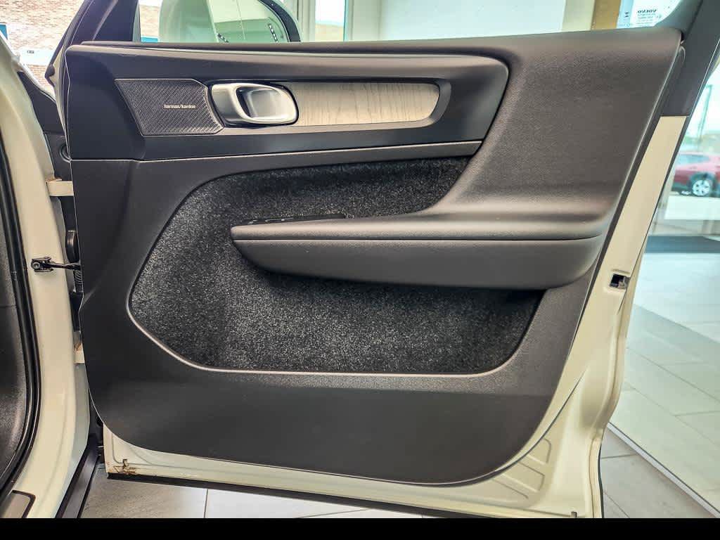 Used 2023 Volvo XC40 B5 Ultimate w/ Protection Package Premier AWD/4WD image 25