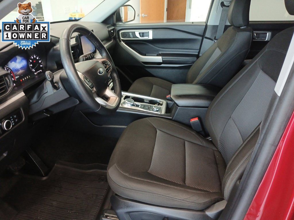 Used 2024 Ford Explorer XLT AWD/4WD image 10
