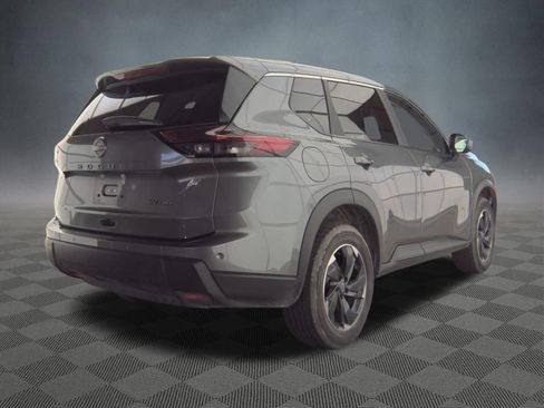 Used 2024 Nissan Rogue SV AWD/4WD image 2