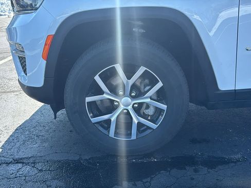 Used 2023 Jeep Grand Cherokee Limited image 26