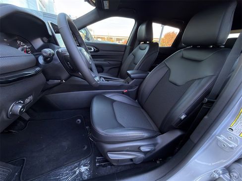 New 2026 Jeep Compass Latitude image 19