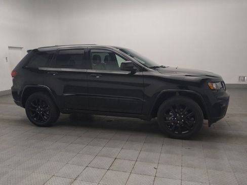 Used 2020 Jeep Grand Cherokee Altitude image 11