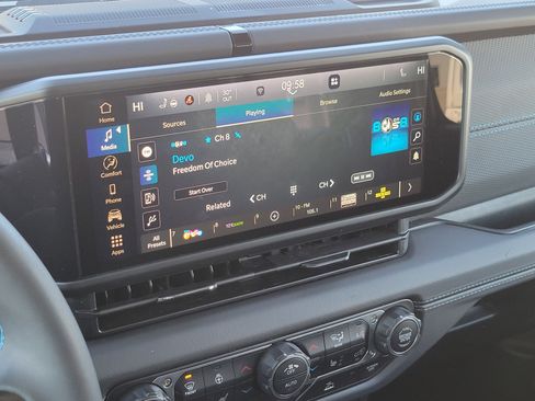 Used 2025 Jeep Wrangler Unlimited Rubicon 4xe w/ Convenience Group image 13