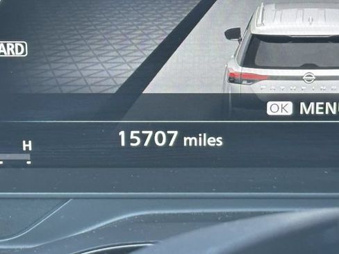 Certified 2025 Nissan Pathfinder Platinum FWD image 30