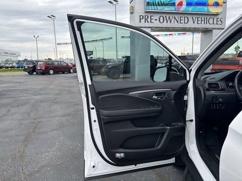 Used 2023 Honda Ridgeline RTL-E image 10