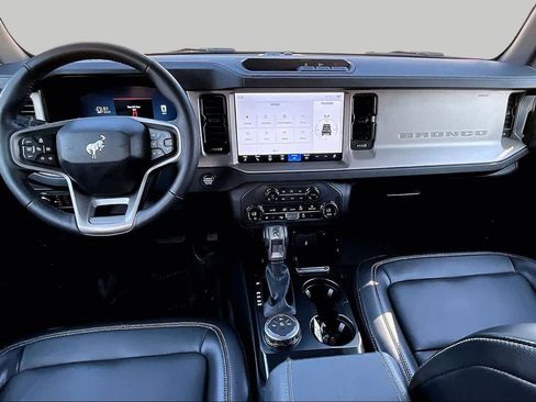 Used 2025 Ford Bronco Outer Banks AWD/4WD image 16