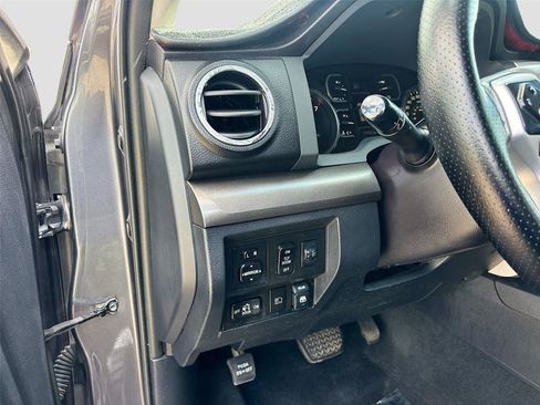 Used 2019 Toyota Tundra SR5 w/ SR5 Upgrade Package AWD/4WD image 10