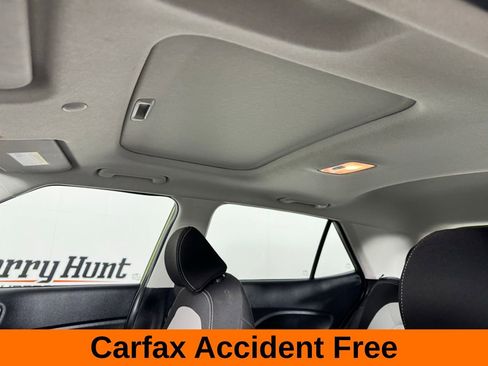 Used 2024 Hyundai Venue SEL image 3