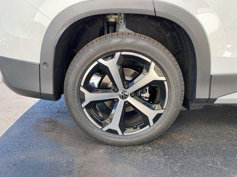 New 2025 Volkswagen Tiguan SE image 20