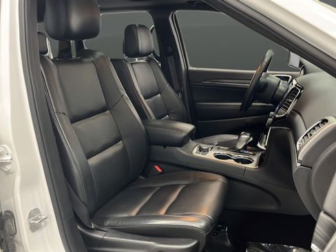 Used 2019 Jeep Grand Cherokee Limited AWD/4WD image 24