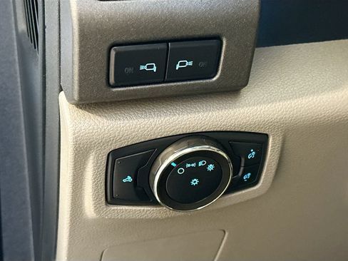 Used 2022 Ford F550 4x4 Crew Cab Super Duty w/ Power Equipment Group image 9