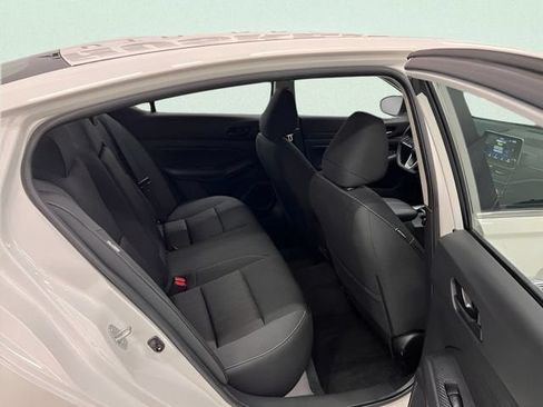 Used 2025 Nissan Altima 2.5 SV FWD image 7