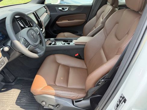 Used 2022 Volvo XC60 T8 Inscription Expression w/ Climate Package AWD/4WD image 3