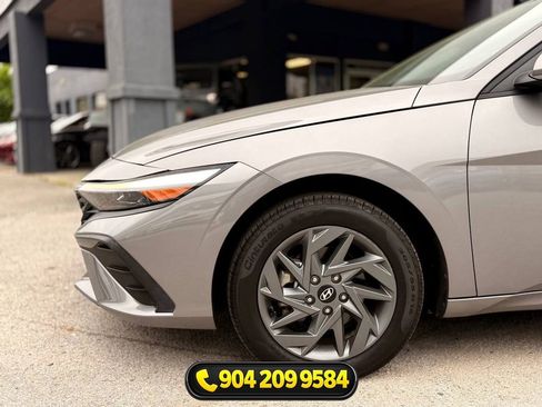 Used 2024 Hyundai Elantra SEL FWD image 13