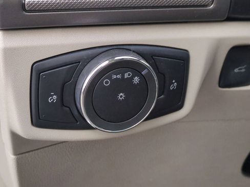 Used 2017 Ford Fusion SE image 18