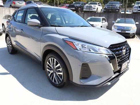 Used 2024 Nissan Kicks SV image 9