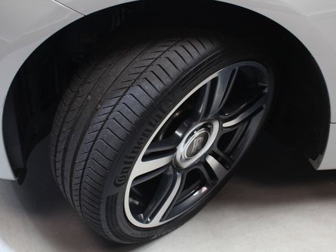 Used 2014 Rolls-Royce Wraith RWD image 29