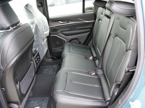 New 2026 Jeep Grand Cherokee Limited AWD/4WD image 11