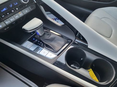 Used 2025 Hyundai Elantra Limited image 21