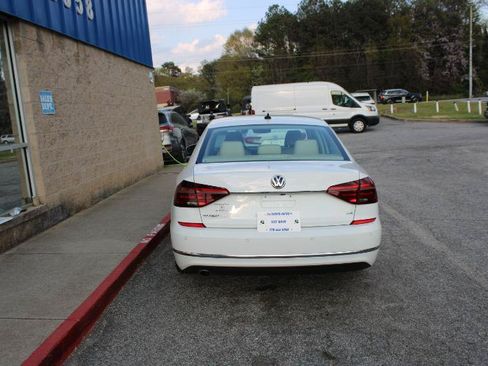 Used 2017 Volkswagen Passat 1.8T SE FWD image 6